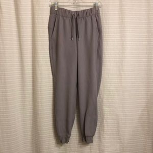 Lululemon On The Fly Jogger - size 2